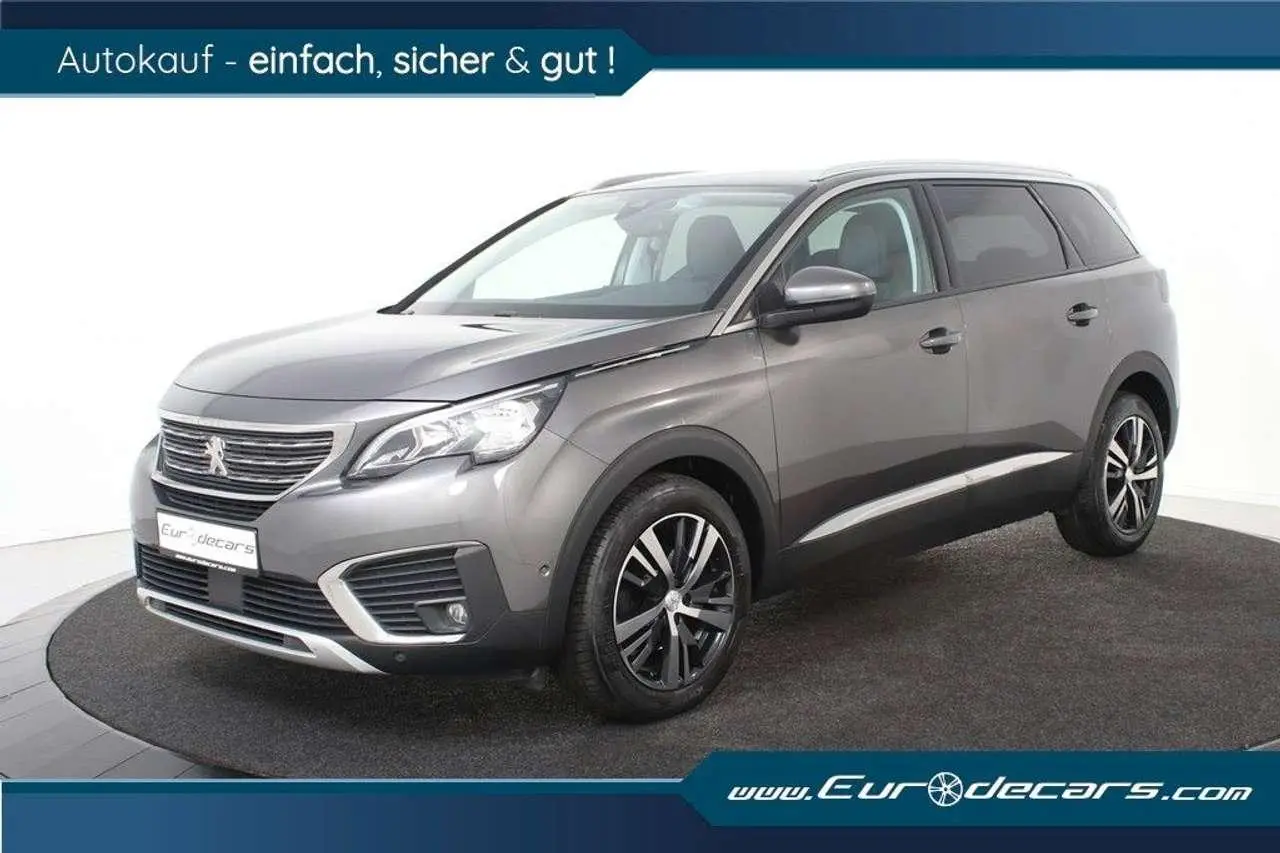 Photo 1 : Peugeot 5008 2018 Essence