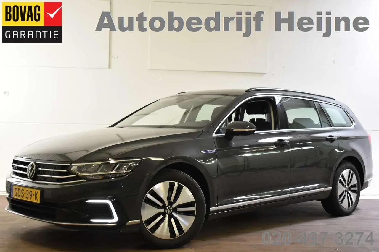 Photo 1 : Volkswagen Passat 2020 Hybrid