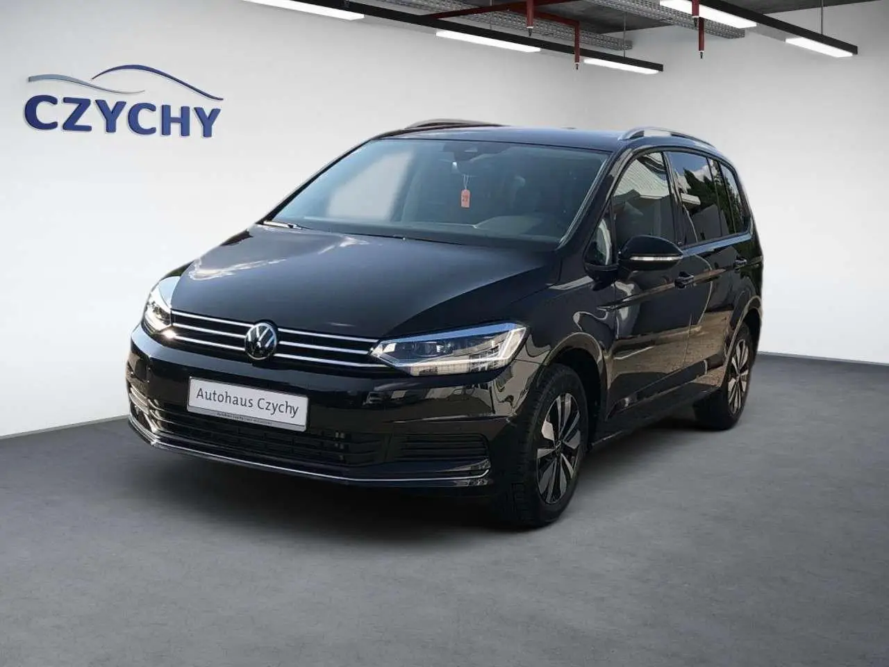 Photo 1 : Volkswagen Touran 2024 Essence