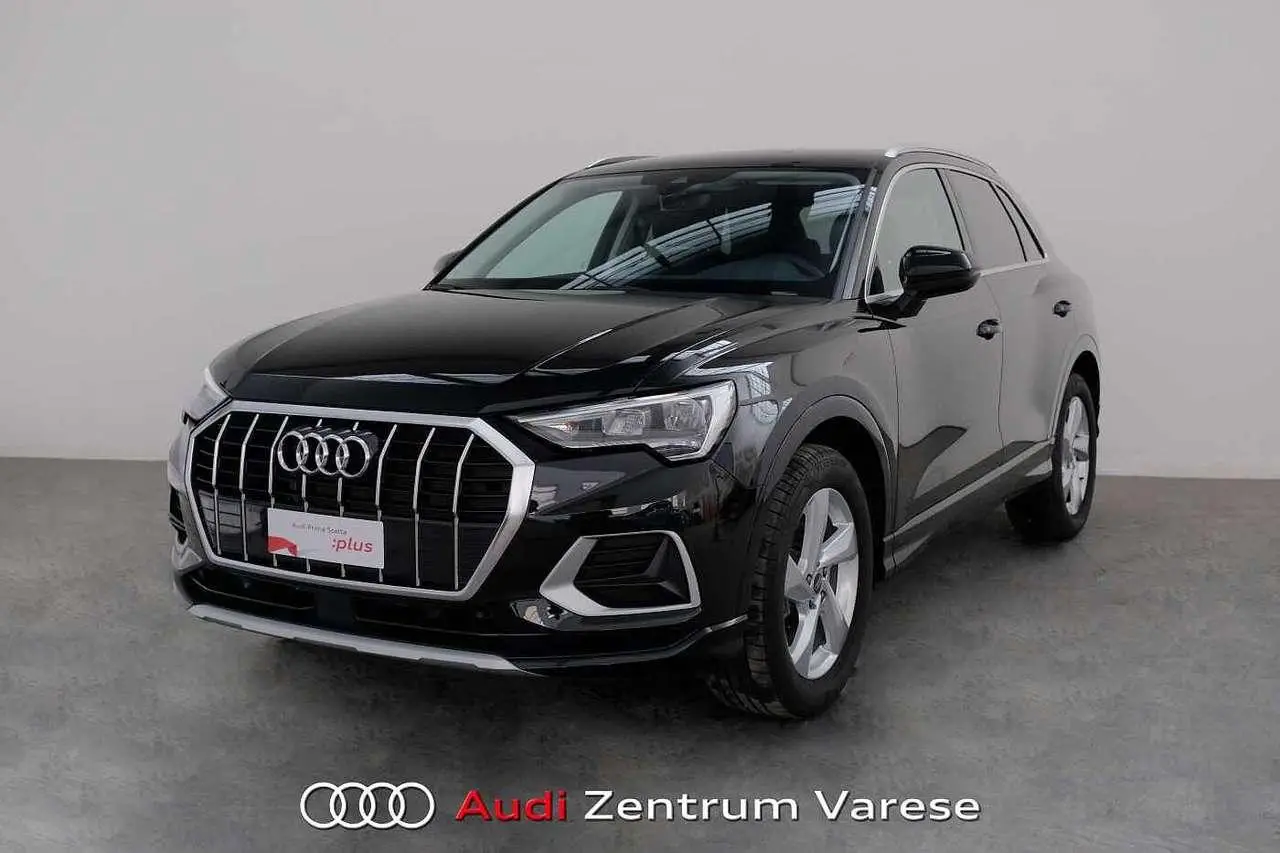 Photo 1 : Audi Q3 2024 Petrol