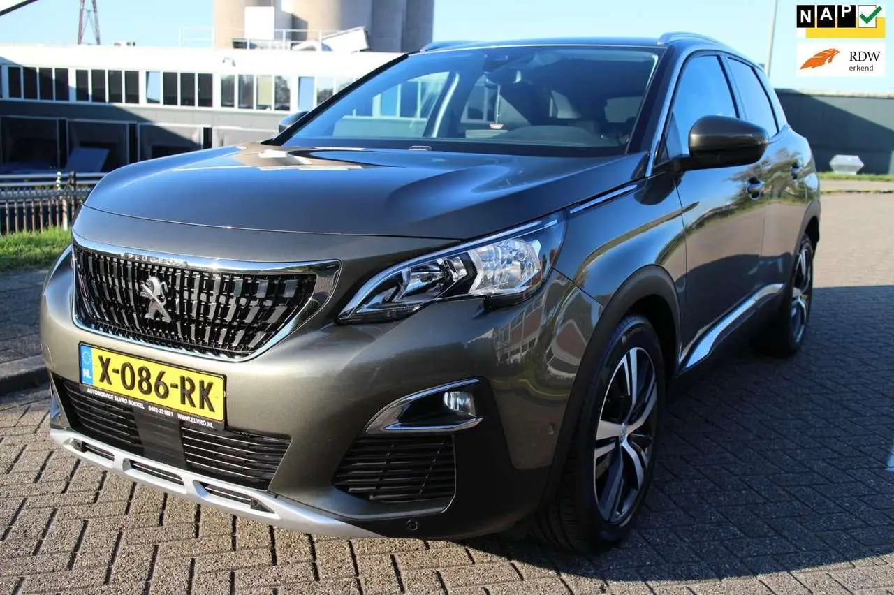 Photo 1 : Peugeot 3008 2017 Petrol