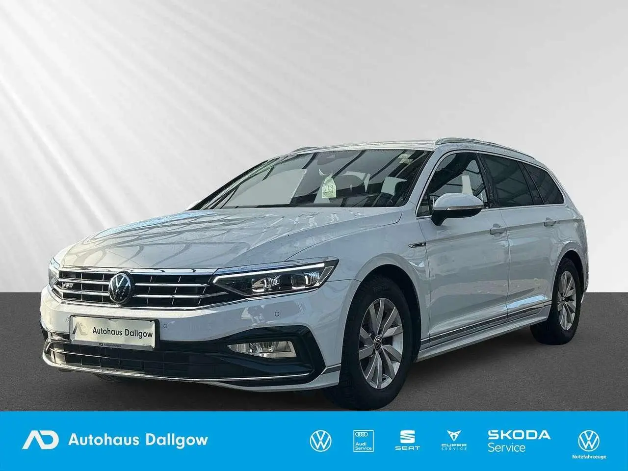 Photo 1 : Volkswagen Passat 2023 Petrol