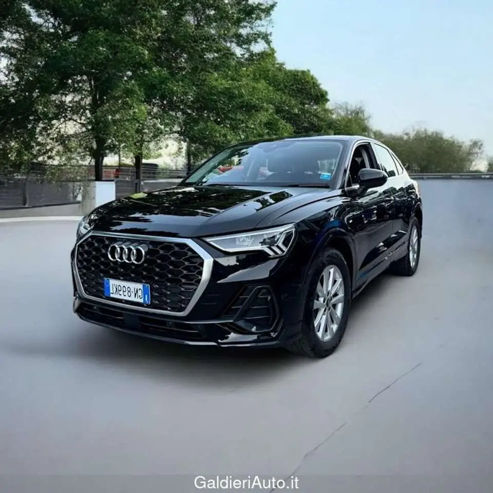 Photo 1 : Audi Q3 2022 Essence