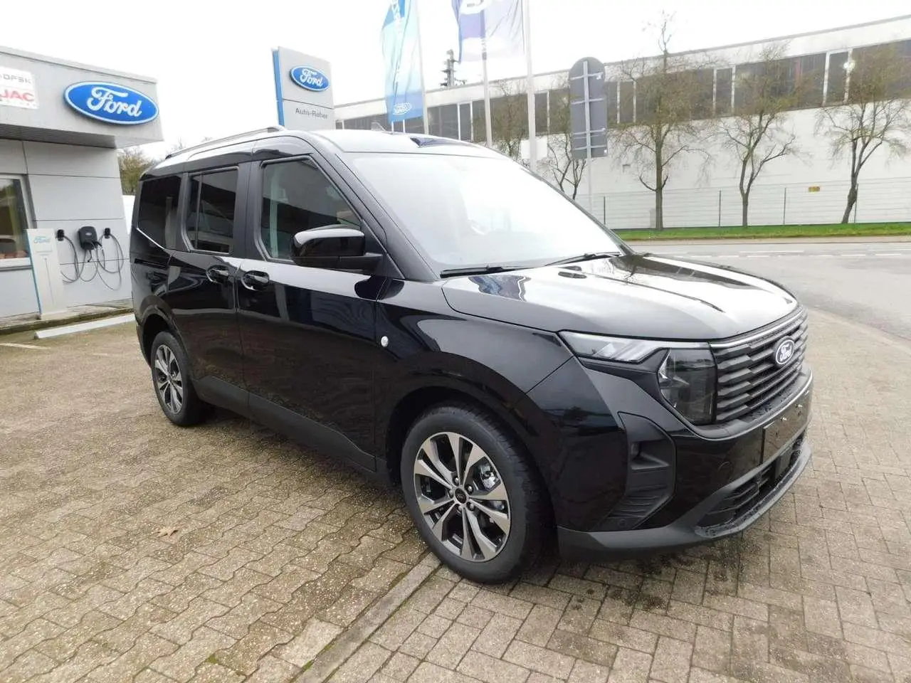 Photo 1 : Ford Tourneo 2024 Essence