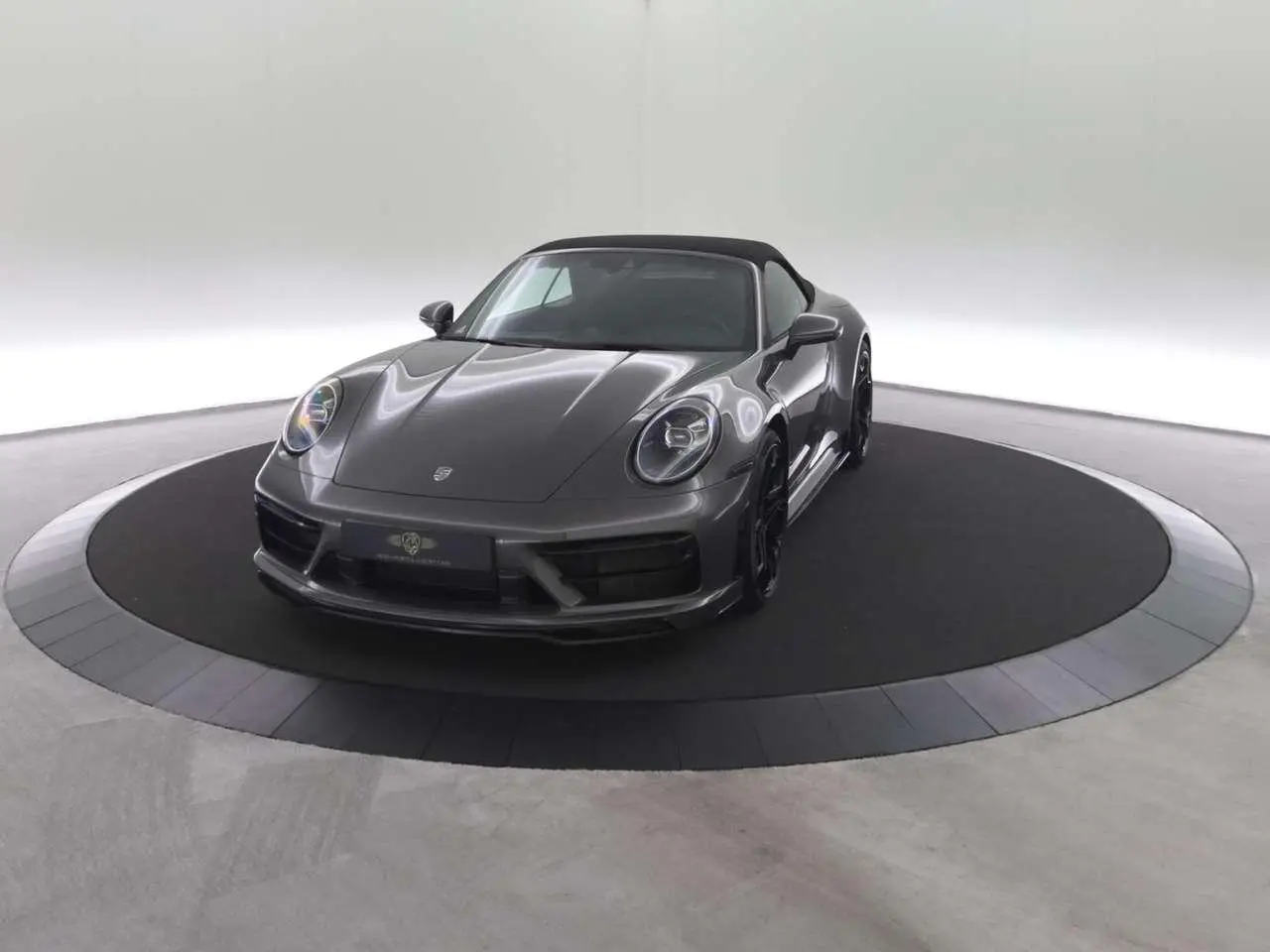 Photo 1 : Porsche 992 2020 Petrol