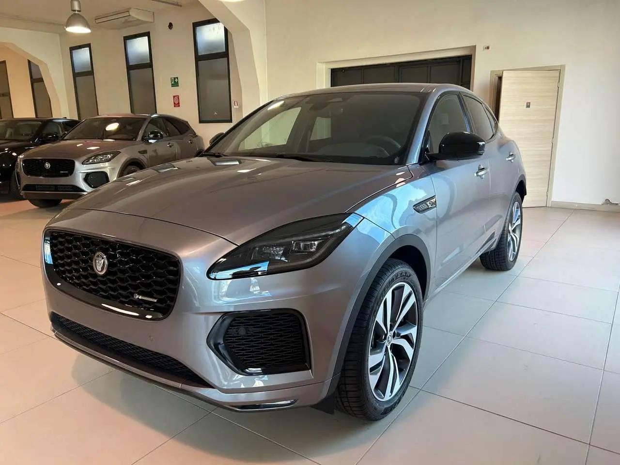 Photo 1 : Jaguar E-pace 2024 Diesel