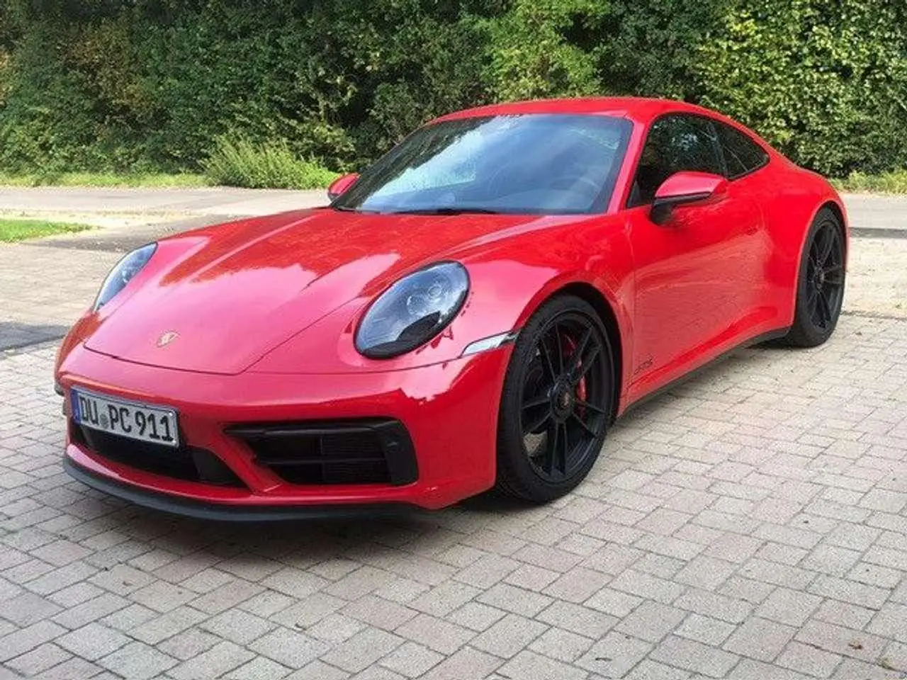 Photo 1 : Porsche 992 2022 Petrol