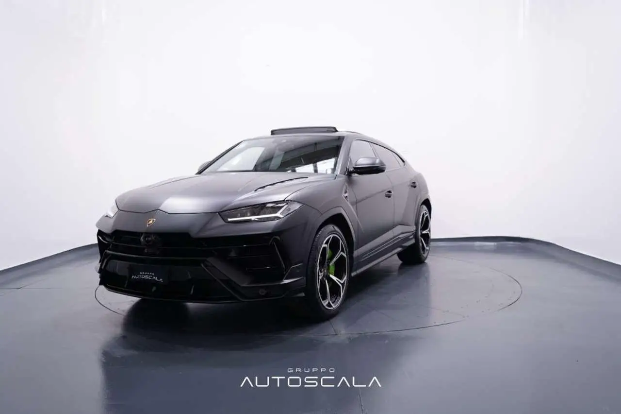 Photo 1 : Lamborghini Urus 2023 Petrol