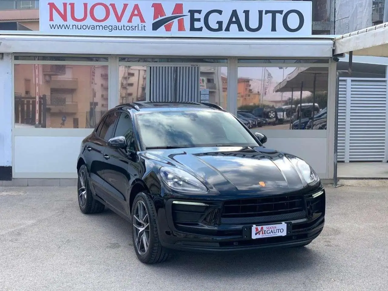 Photo 1 : Porsche Macan 2022 Essence