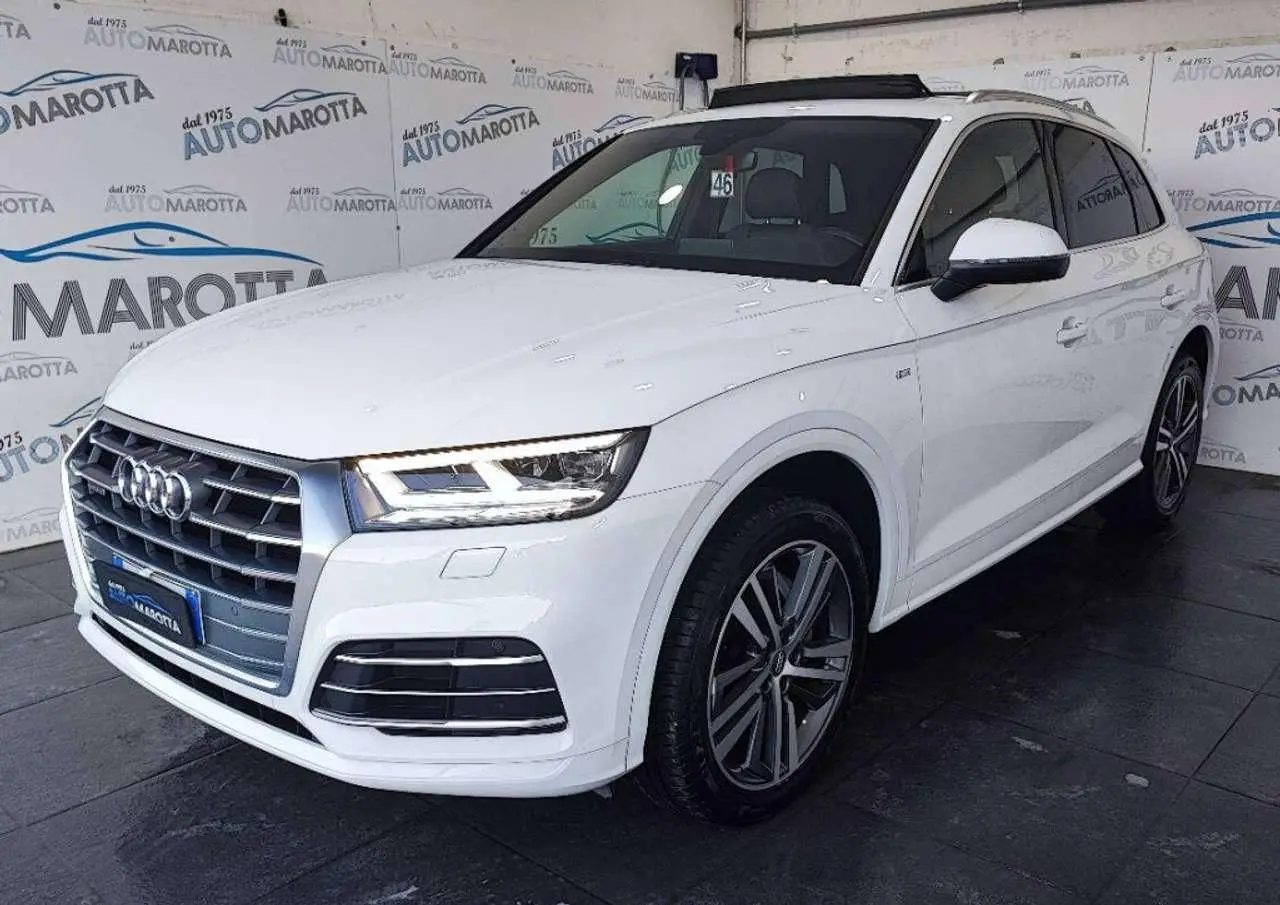 Photo 1 : Audi Q5 2020 Hybride