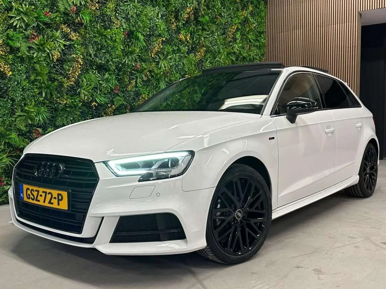 Photo 1 : Audi A3 2018 Petrol