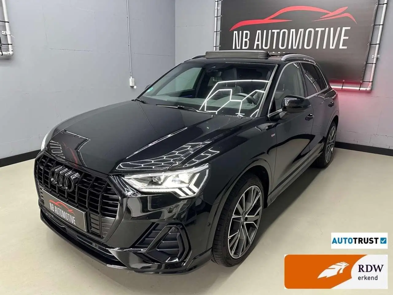 Photo 1 : Audi Q3 2019 Petrol