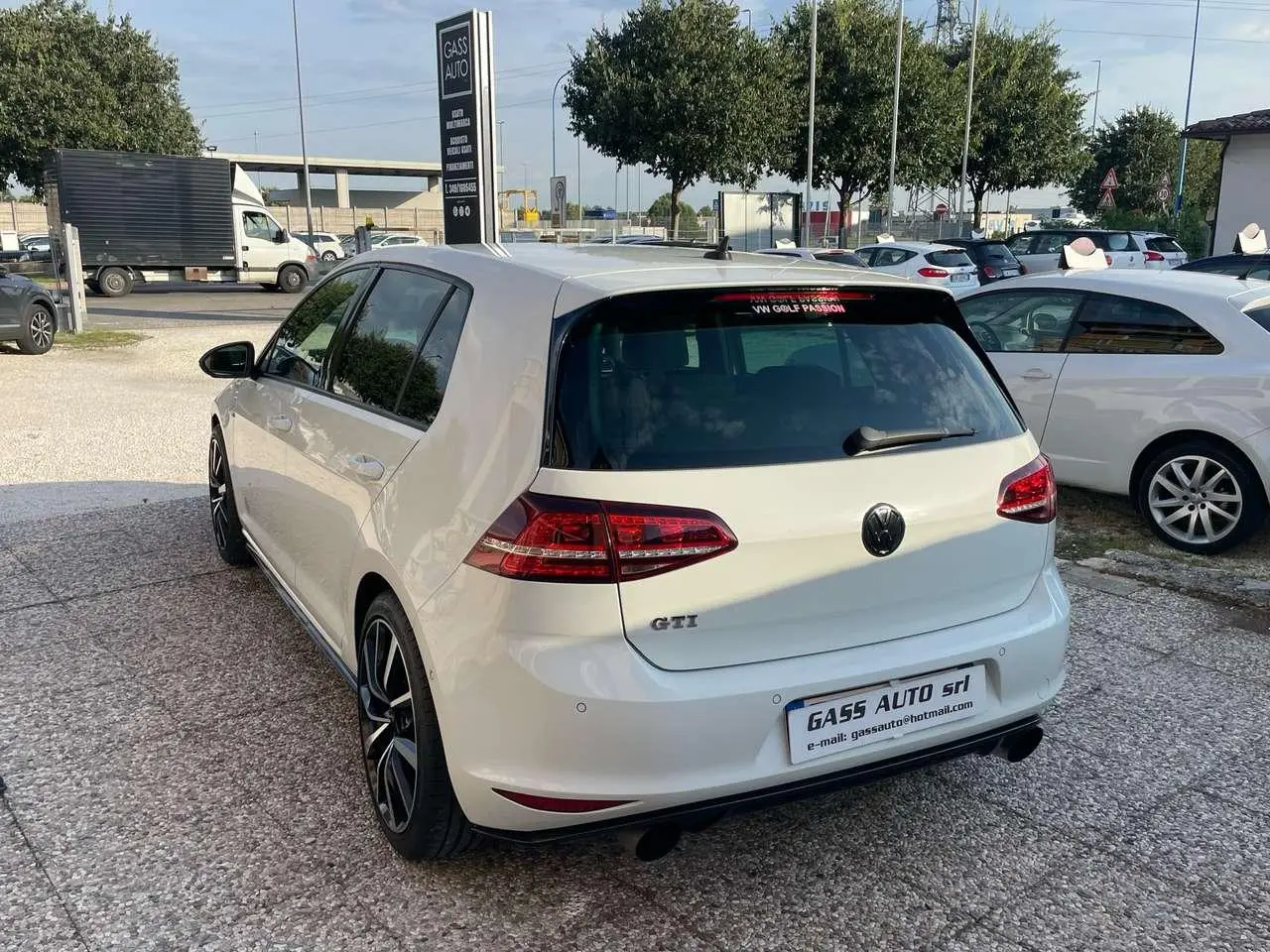 Photo 1 : Volkswagen Golf 2015 Petrol