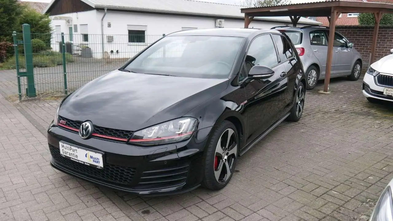 Photo 1 : Volkswagen Golf 2016 Petrol