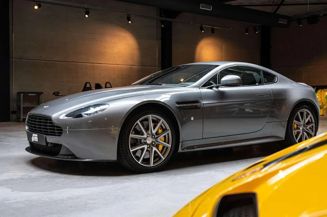 Photo 1 : Aston Martin V8 2015 Petrol