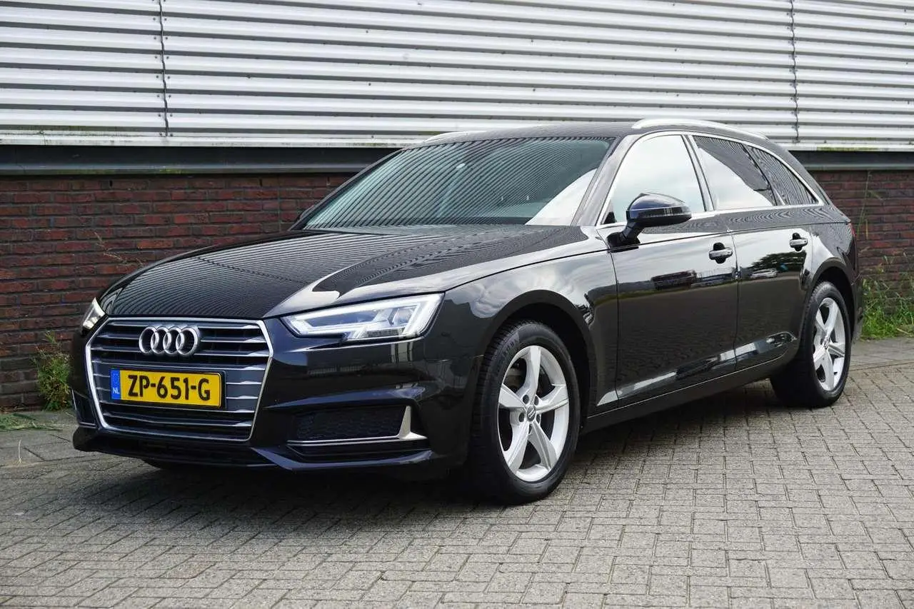 Photo 1 : Audi A4 2019 Hybride