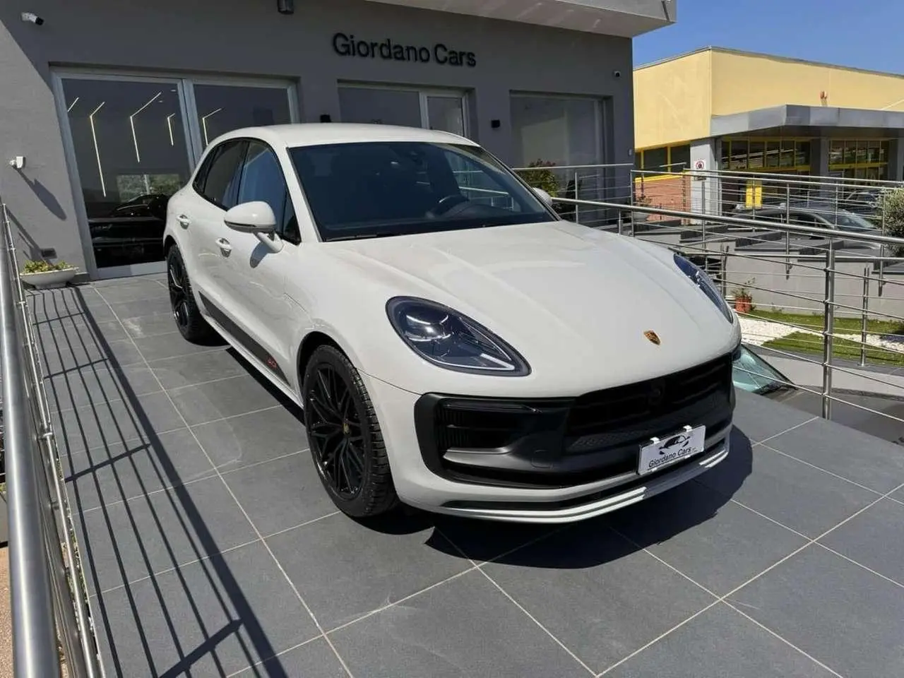 Photo 1 : Porsche Macan 2023 Essence