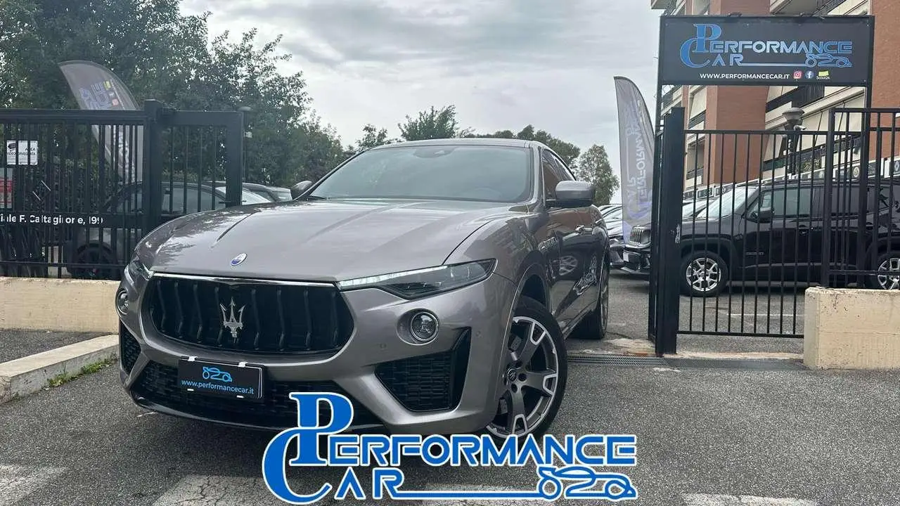 Photo 1 : Maserati Levante 2021 Essence