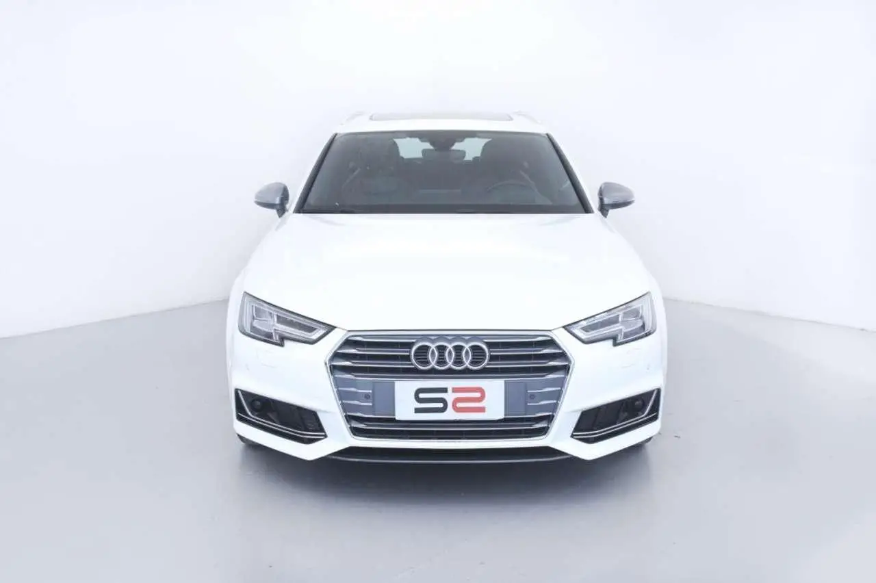 Photo 1 : Audi A4 2018 Diesel