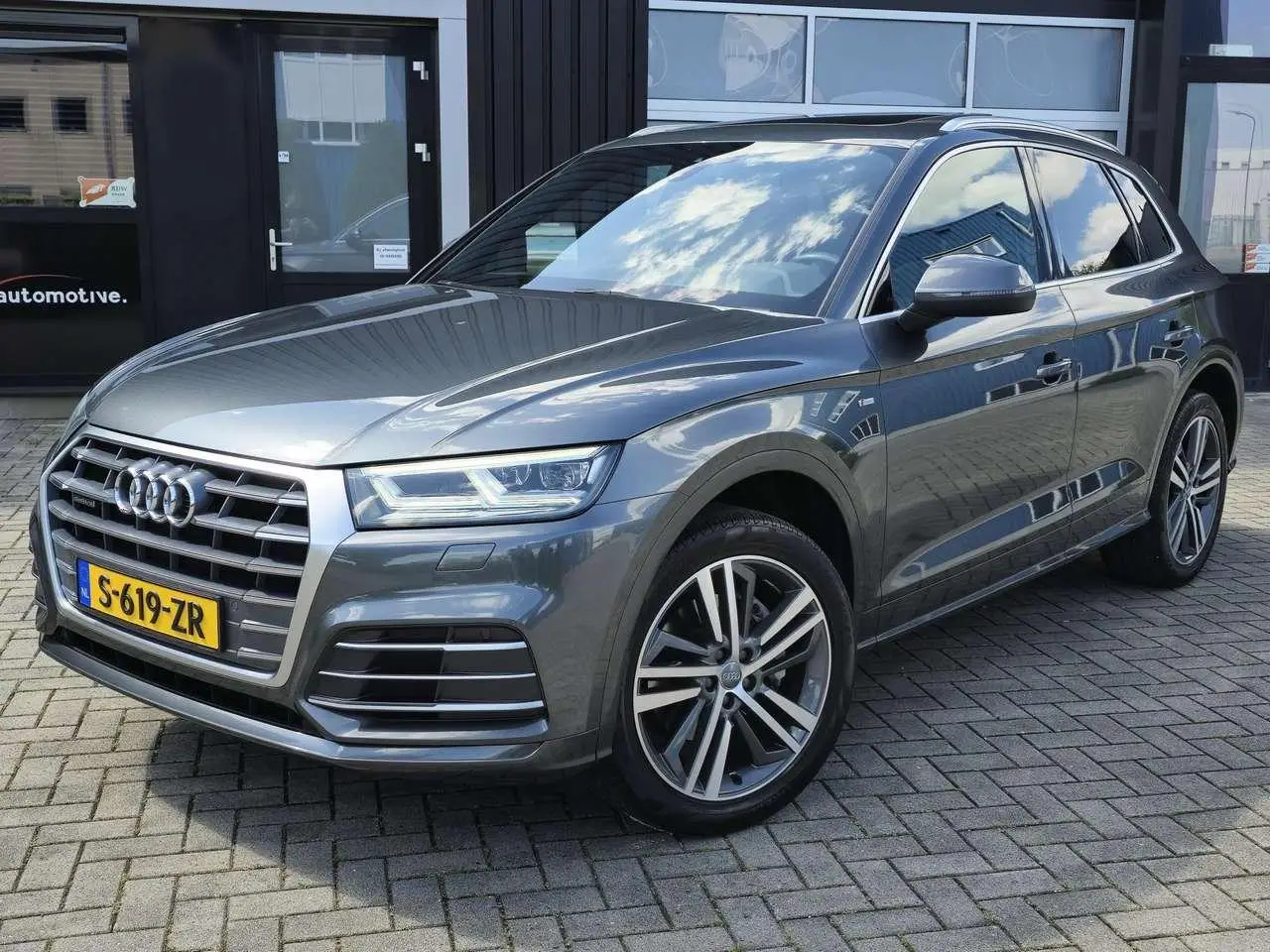 Photo 1 : Audi Q5 2017 Petrol