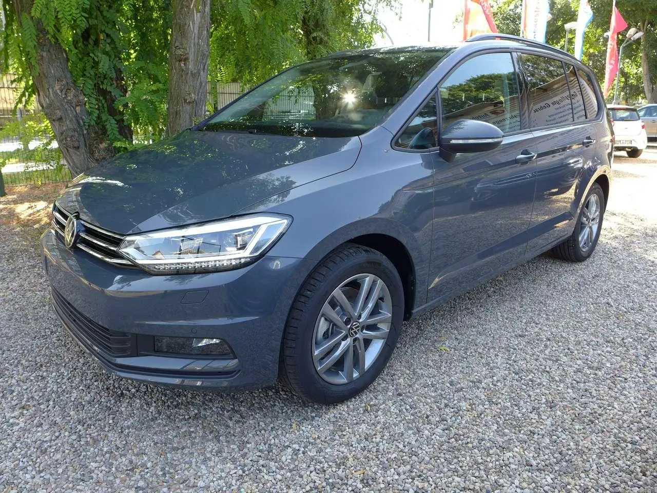 Photo 1 : Volkswagen Touran 2024 Petrol