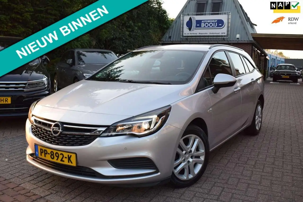 Photo 1 : Opel Astra 2017 Essence