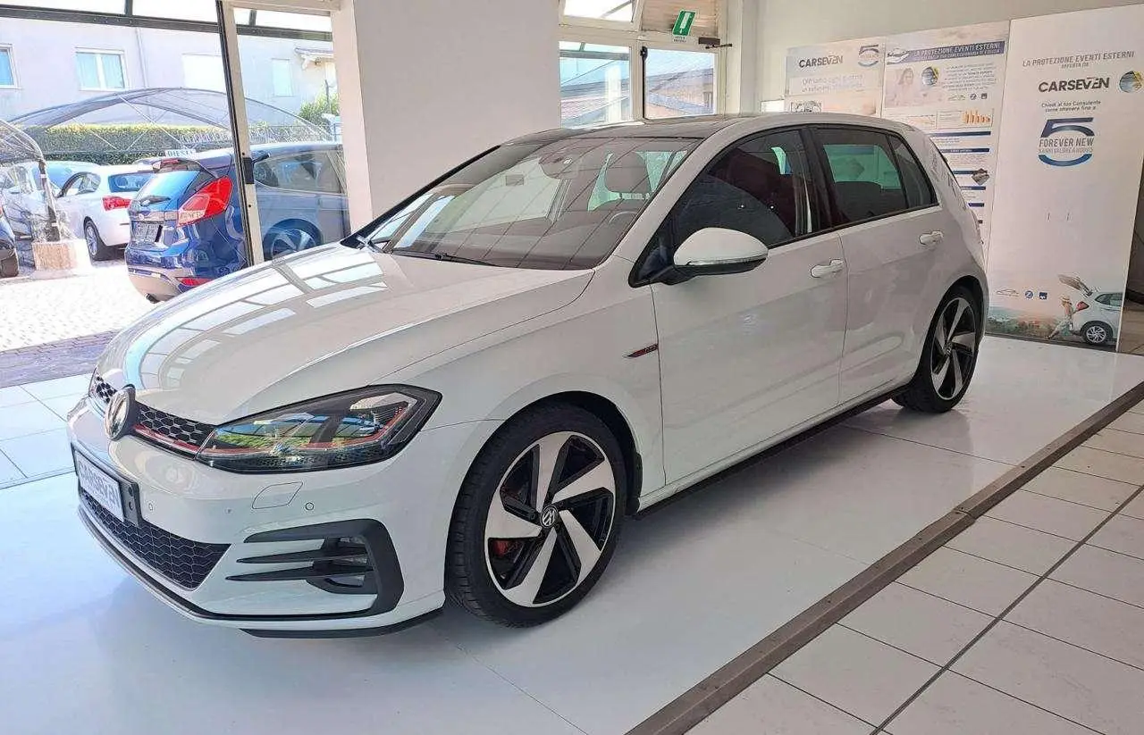 Photo 1 : Volkswagen Golf 2017 Petrol