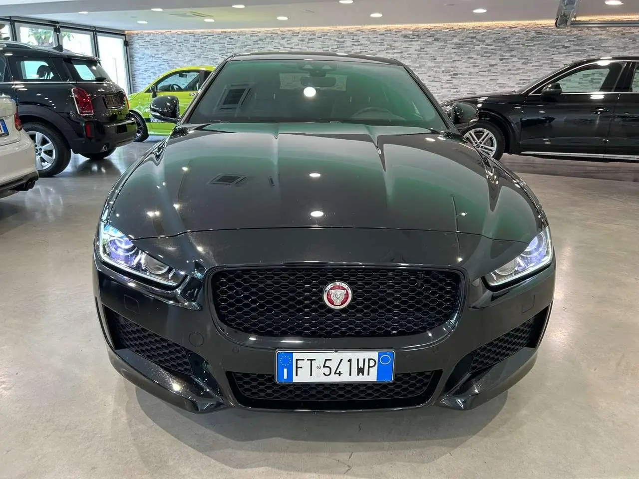 Photo 1 : Jaguar Xe 2019 Diesel