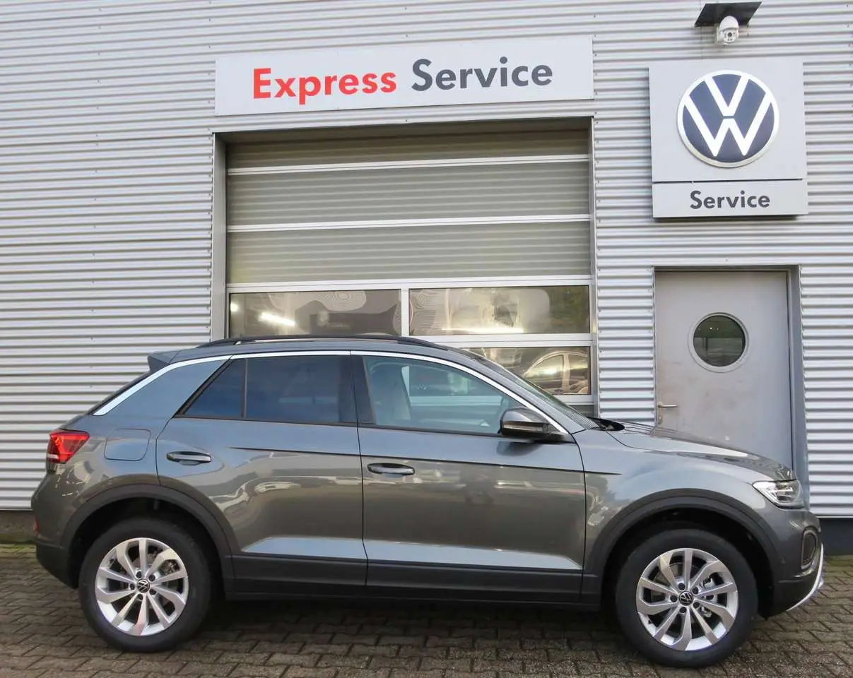 Photo 1 : Volkswagen T-roc 2024 Petrol