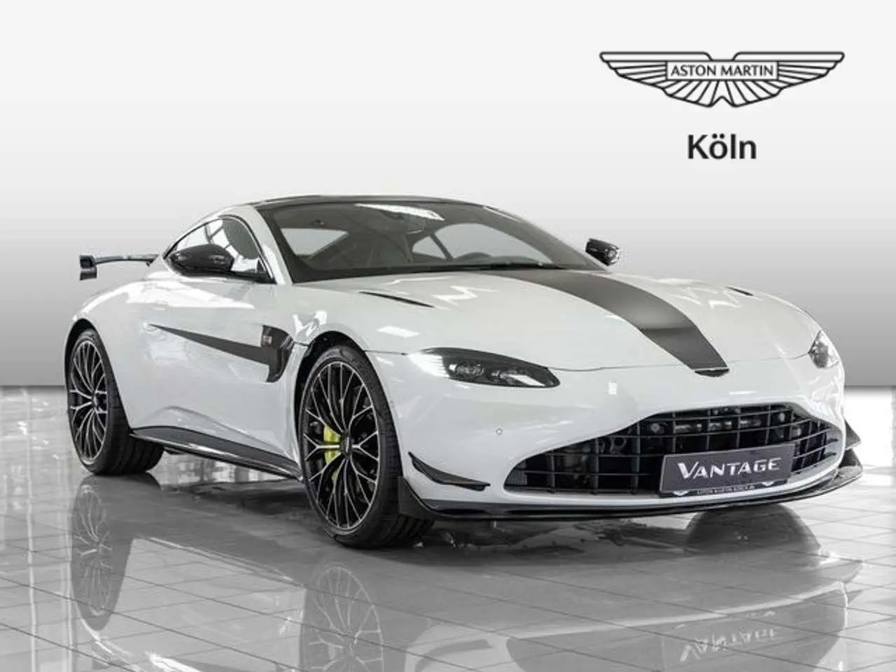 Photo 1 : Aston Martin V8 2024 Essence