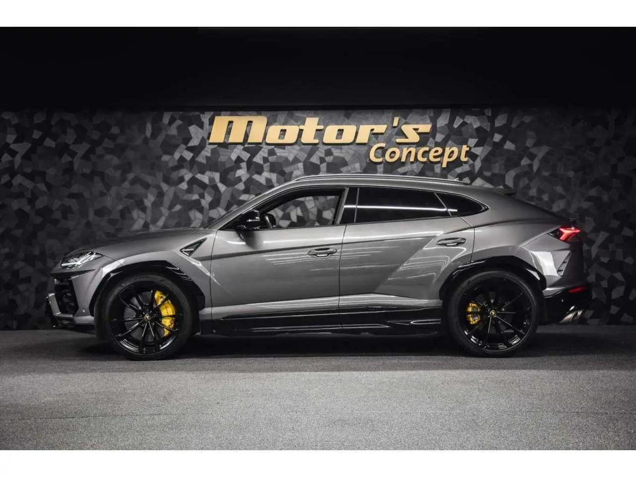 Photo 1 : Lamborghini Urus 2022 Petrol