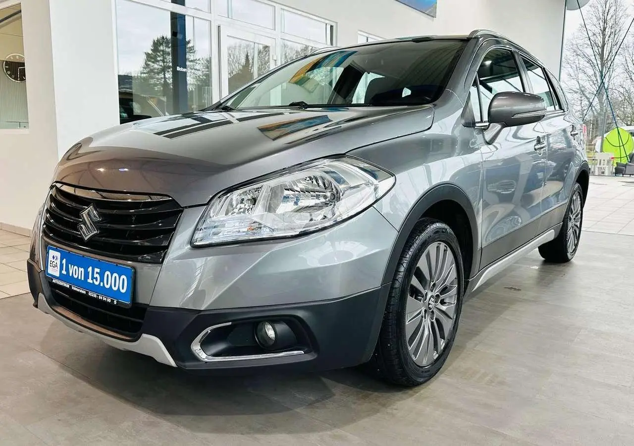 Photo 1 : Suzuki Sx4 2015 Petrol