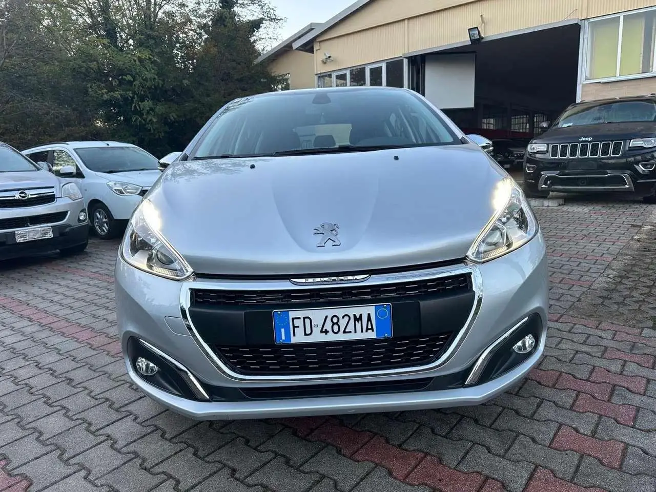 Photo 1 : Peugeot 208 2016 Essence