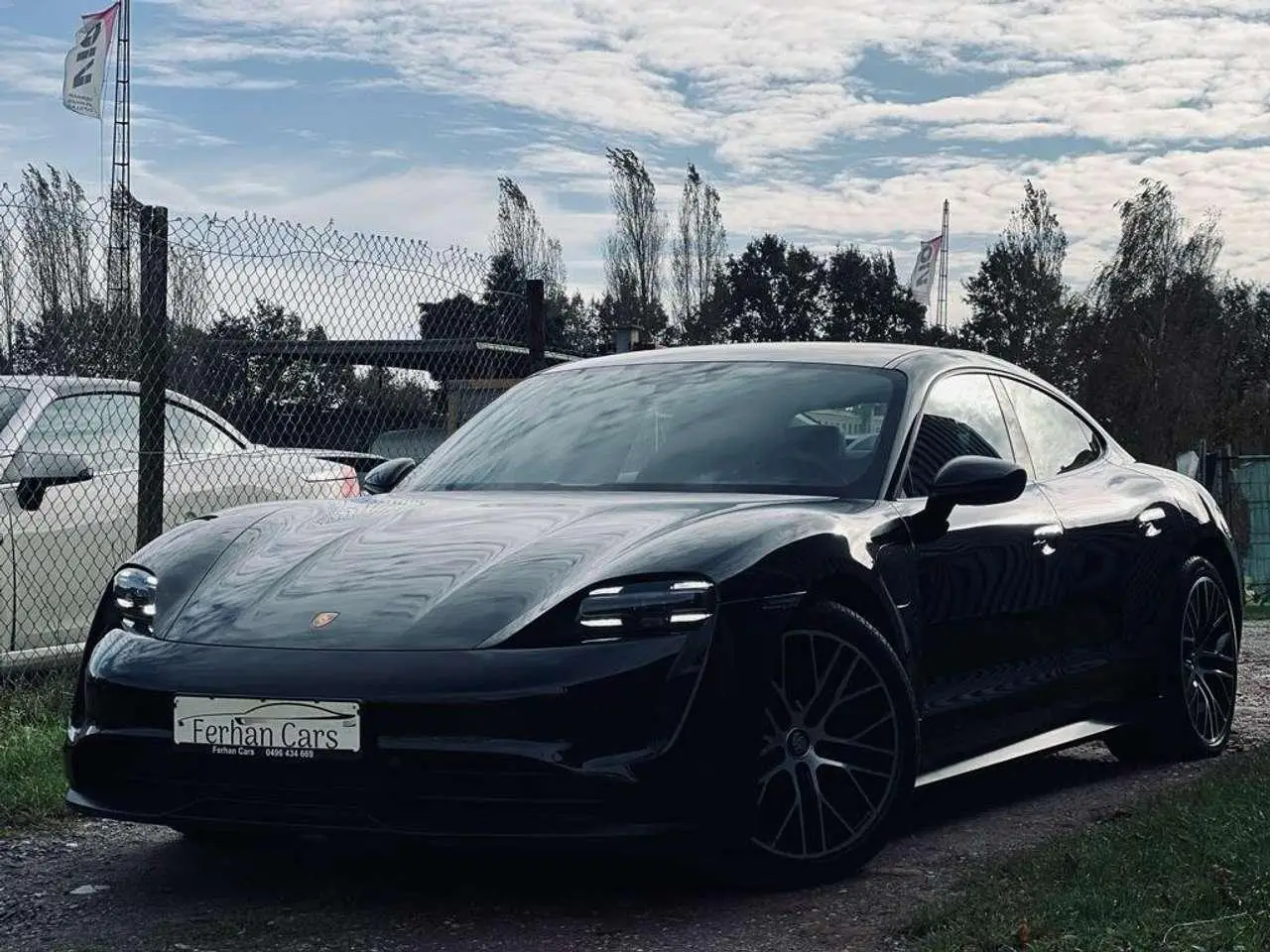 Photo 1 : Porsche Taycan 2021 Electric