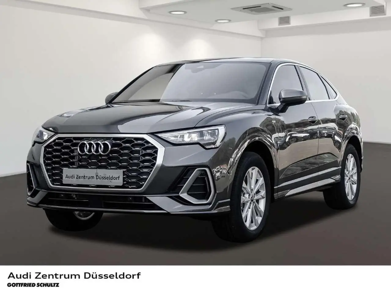 Photo 1 : Audi Q3 2024 Petrol