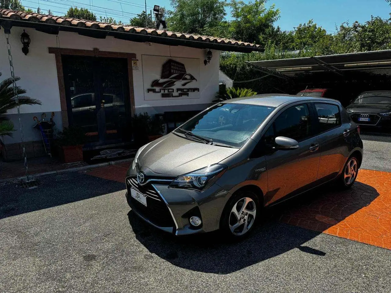 Photo 1 : Toyota Yaris 2016 Hybrid