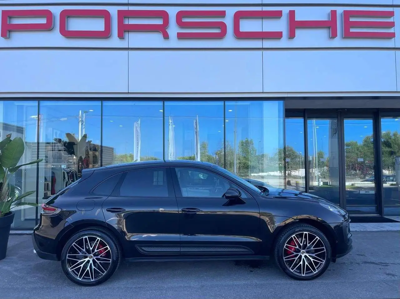 Photo 1 : Porsche Macan 2022 Essence