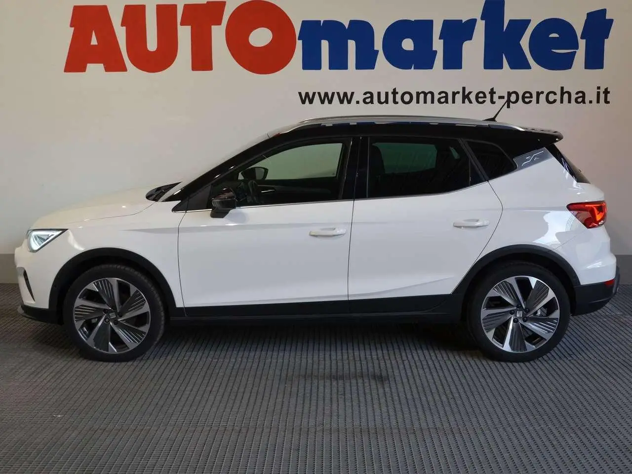 Photo 1 : Seat Arona 2023 Petrol