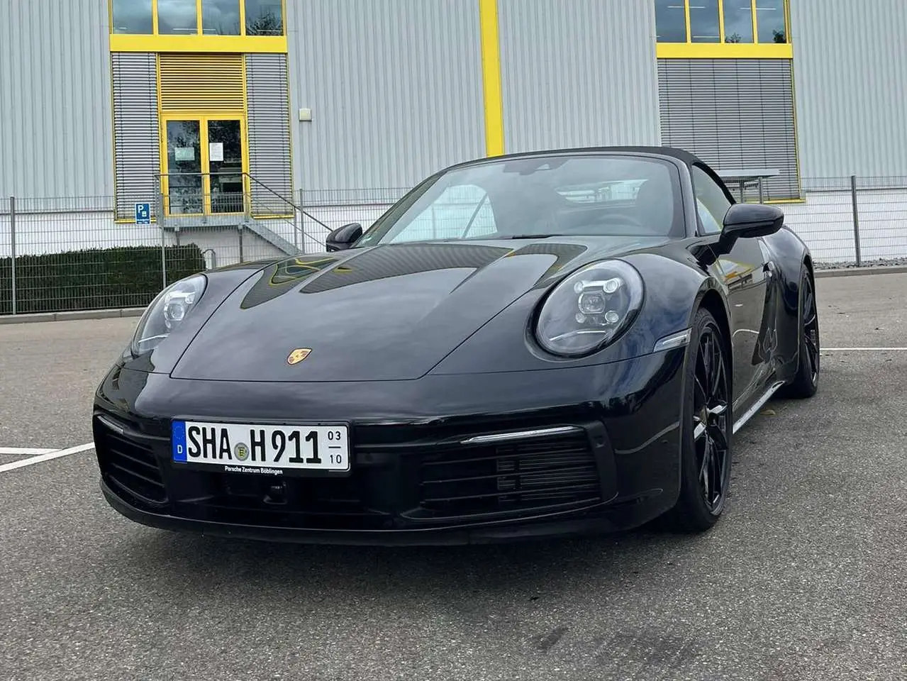 Photo 1 : Porsche 992 2022 Petrol