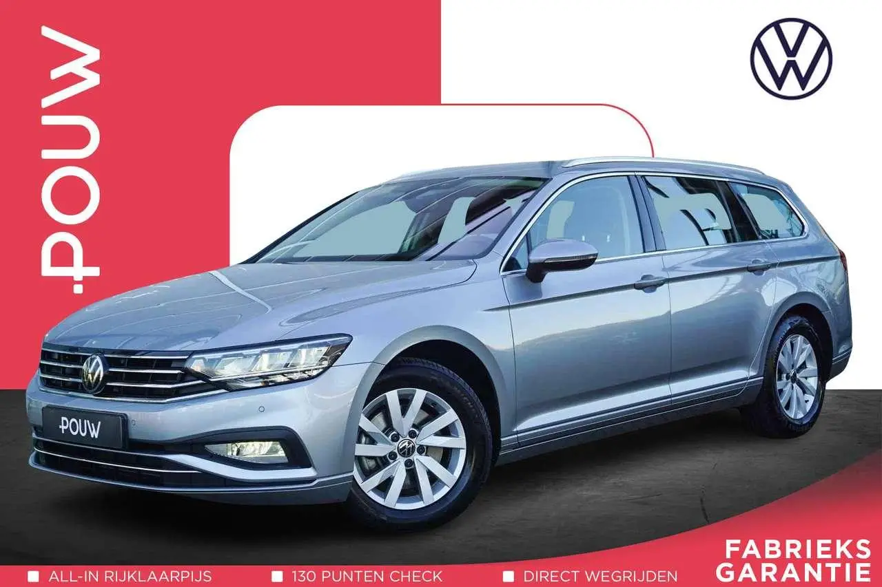 Photo 1 : Volkswagen Passat 2022 Essence