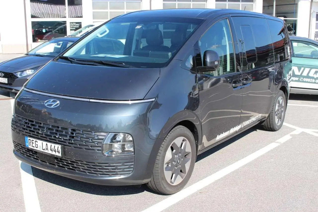 Photo 1 : Hyundai Staria 2023 Diesel