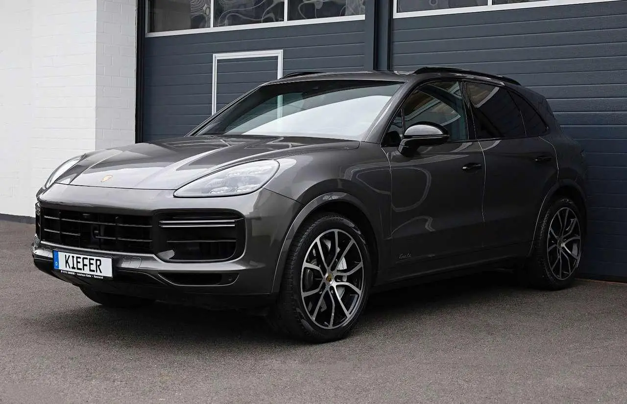 Photo 1 : Porsche Cayenne 2020 Petrol