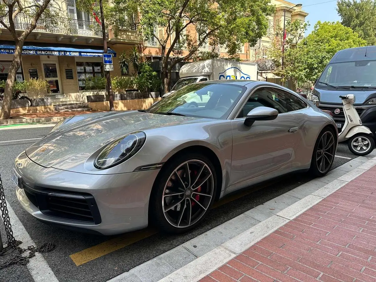 Photo 1 : Porsche 992 2019 Essence