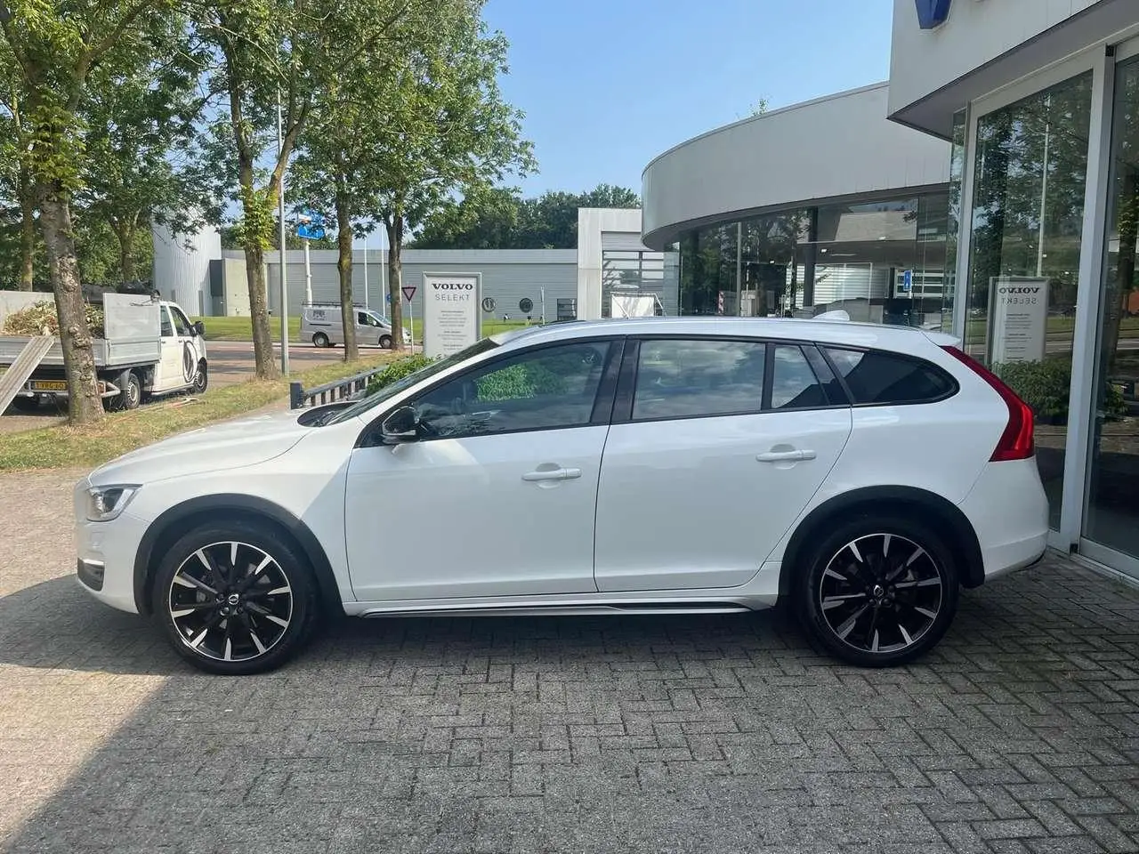 Photo 1 : Volvo V60 2017 Essence