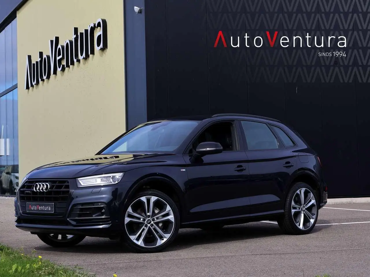 Photo 1 : Audi Q5 2020 Hybride