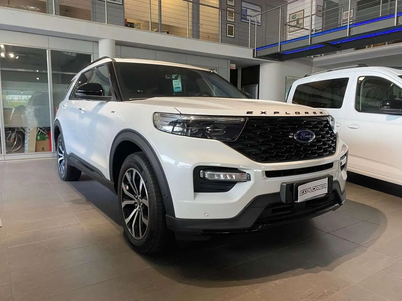 Photo 1 : Ford Explorer 2023 Hybrid