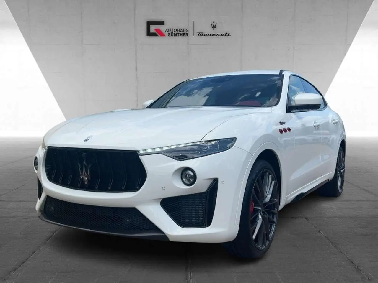 Photo 1 : Maserati Levante 2024 Essence