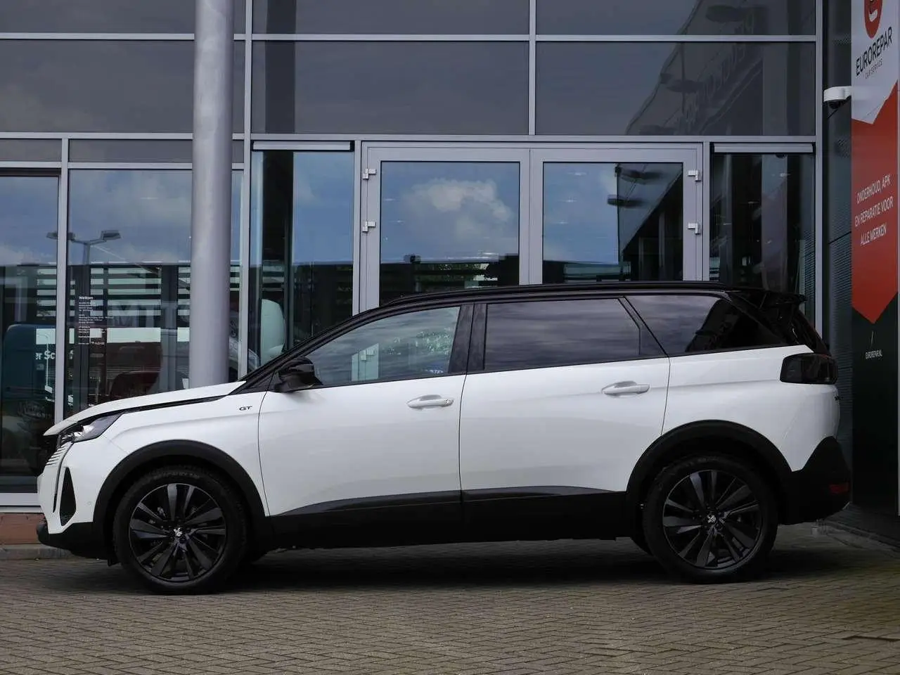 Photo 1 : Peugeot 5008 2023 Petrol