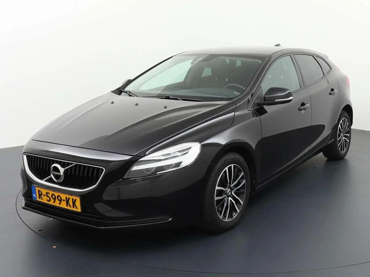 Photo 1 : Volvo V40 2019 Petrol