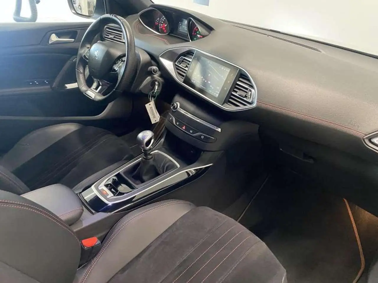 Photo 1 : Peugeot 308 2018 Petrol